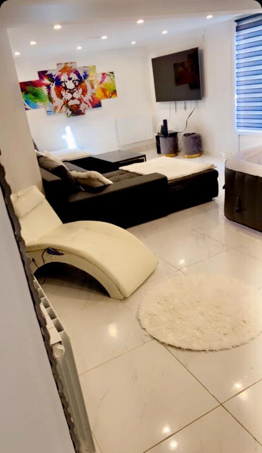 ג'יבור Love Room מראה חיצוני תמונה